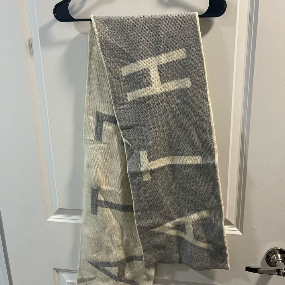 Athleta Gray and Cream Wraps 30 wool
